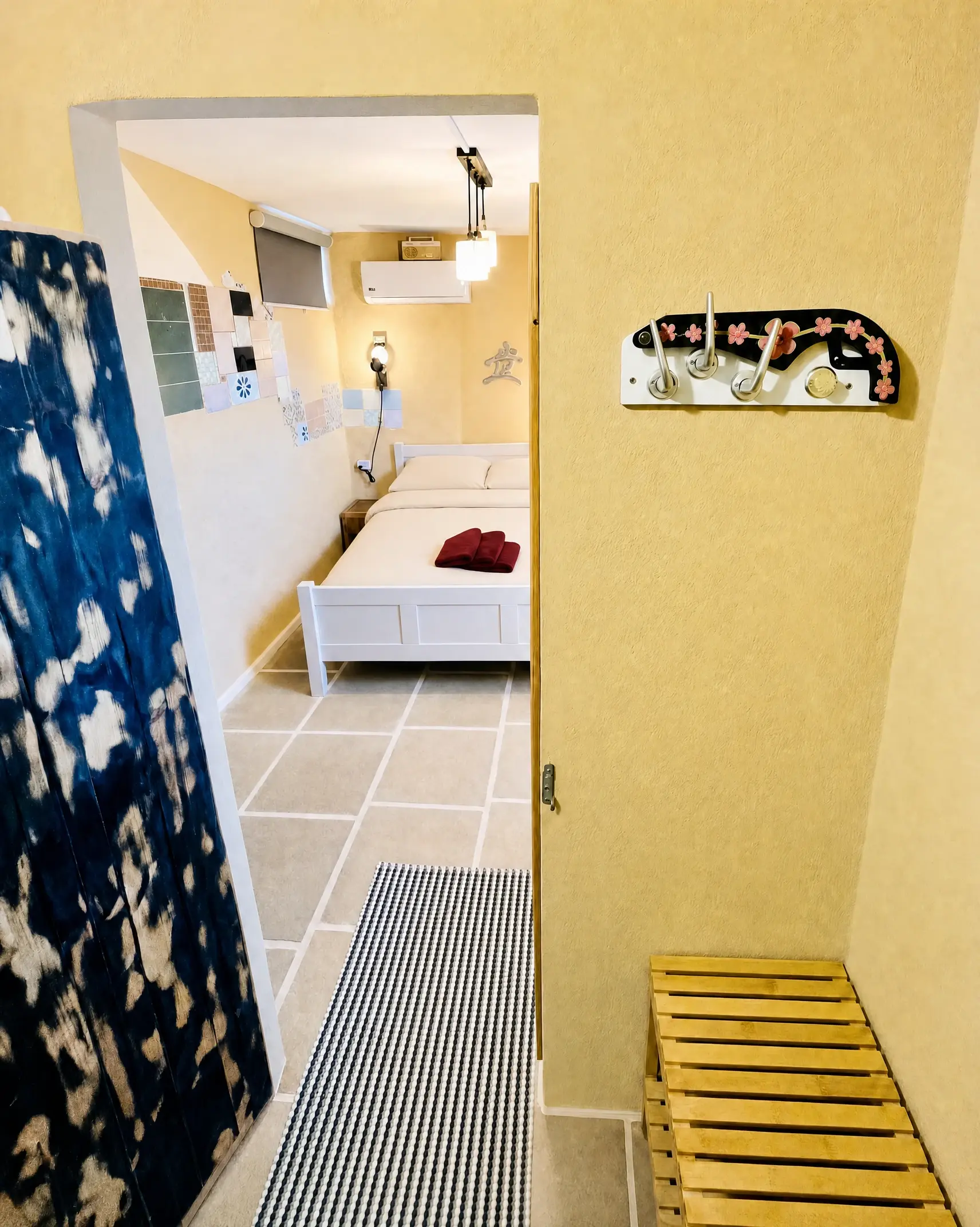 Looking into the Maayan room from the doorway